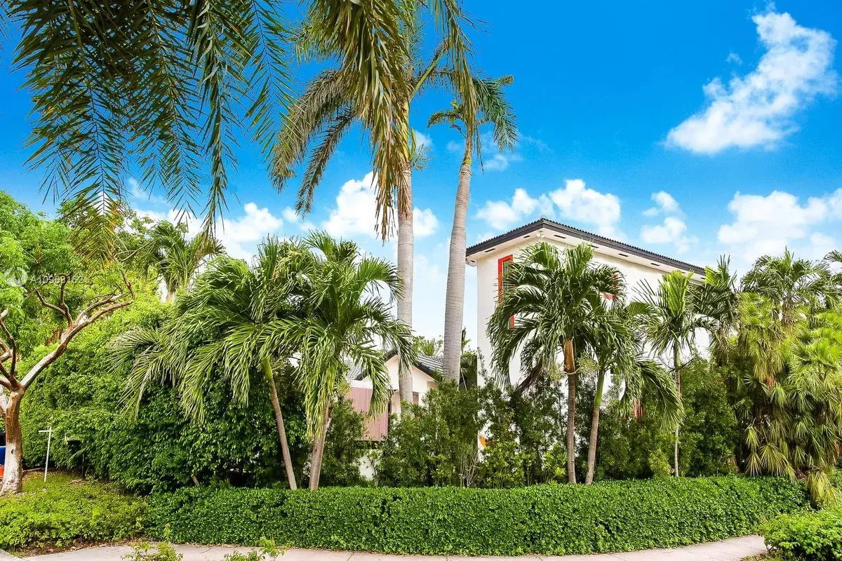 691 Ridgewood Rd, Key Biscayne FL 33149
