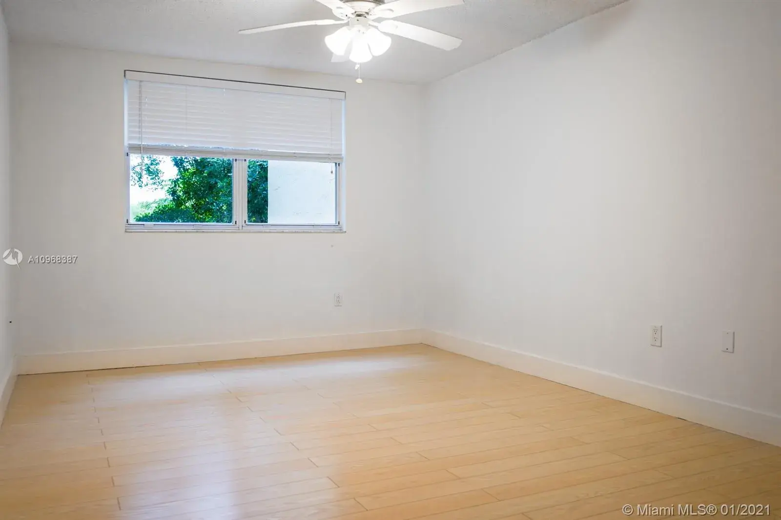 8333 Lake Dr # 302, Doral FL 33166