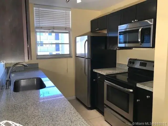 1 bedroom 1 bath Residential for sale at 1811 Jefferson St # 609, Hollywood FL 33020