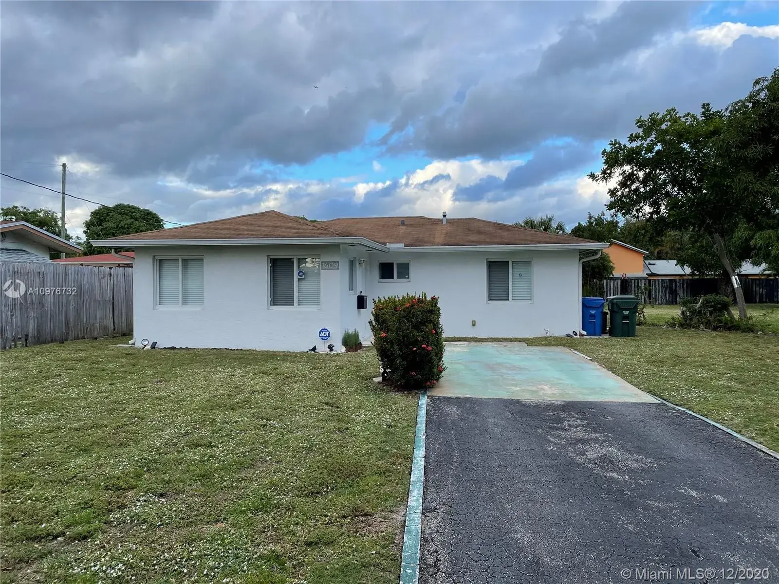 2 bedroom 1 bath Residential for sale at 1609 NE 34th Dr, Oakland Park FL 33334