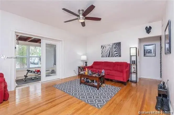 1025 NE 17th Way, Fort Lauderdale FL 33304