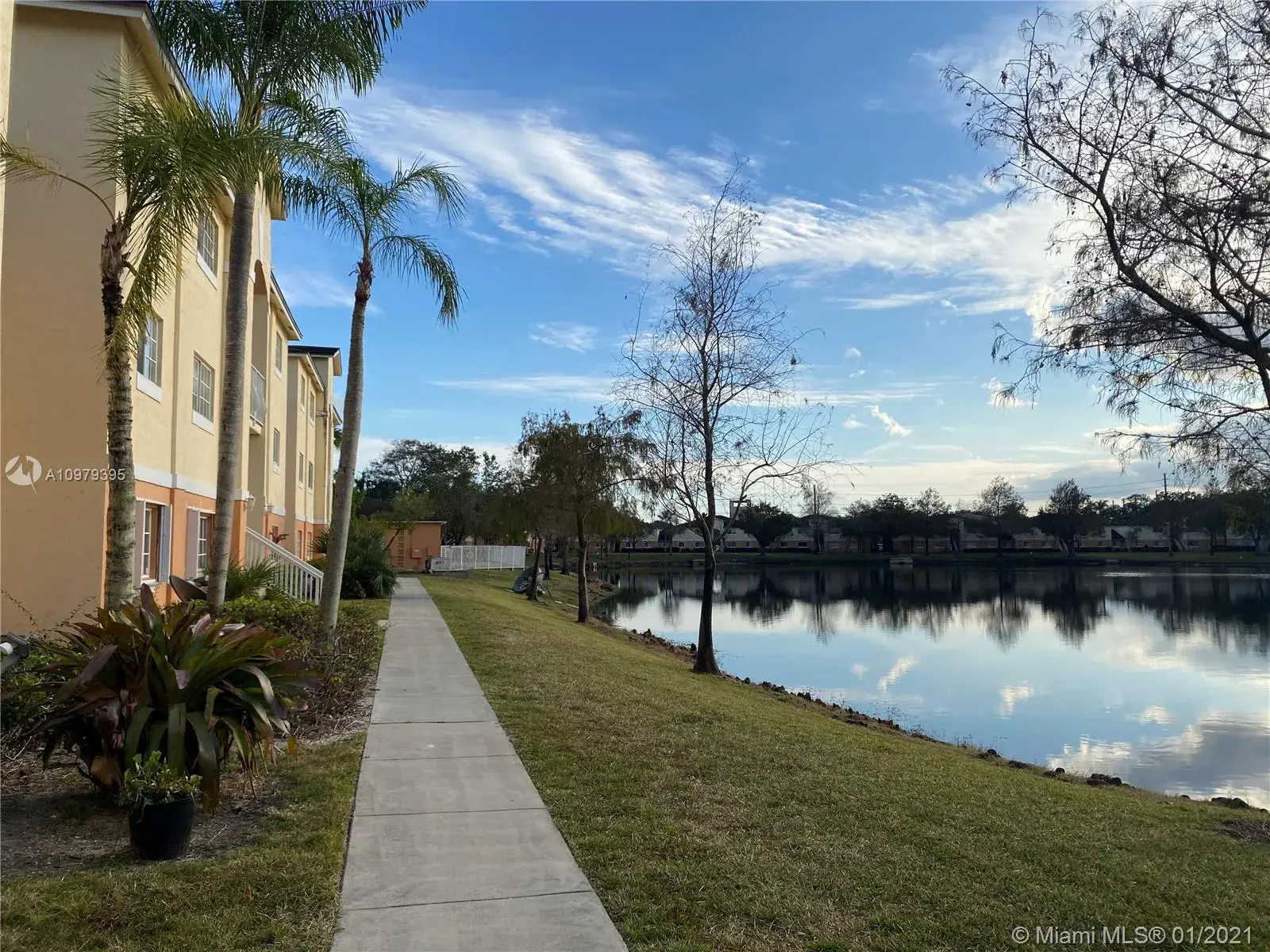 2 bedroom 1 bath Residential Lease for rent at 3610 N 56th Ave # 202, Hollywood FL 33021