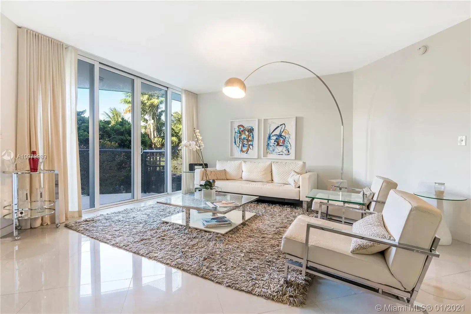1 bedroom 2 bath Residential Lease for rent at 2155 Washington Ct # 207, Miami Beach FL 33139