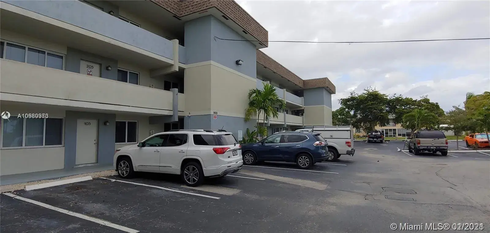 1 bedroom 1 bath Residential for sale at 1400 NE 54th St # 206, Fort Lauderdale FL 33334