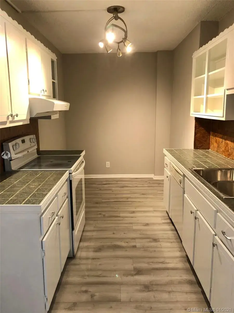 4200 Hillcrest Dr # 505, Hollywood FL 33021