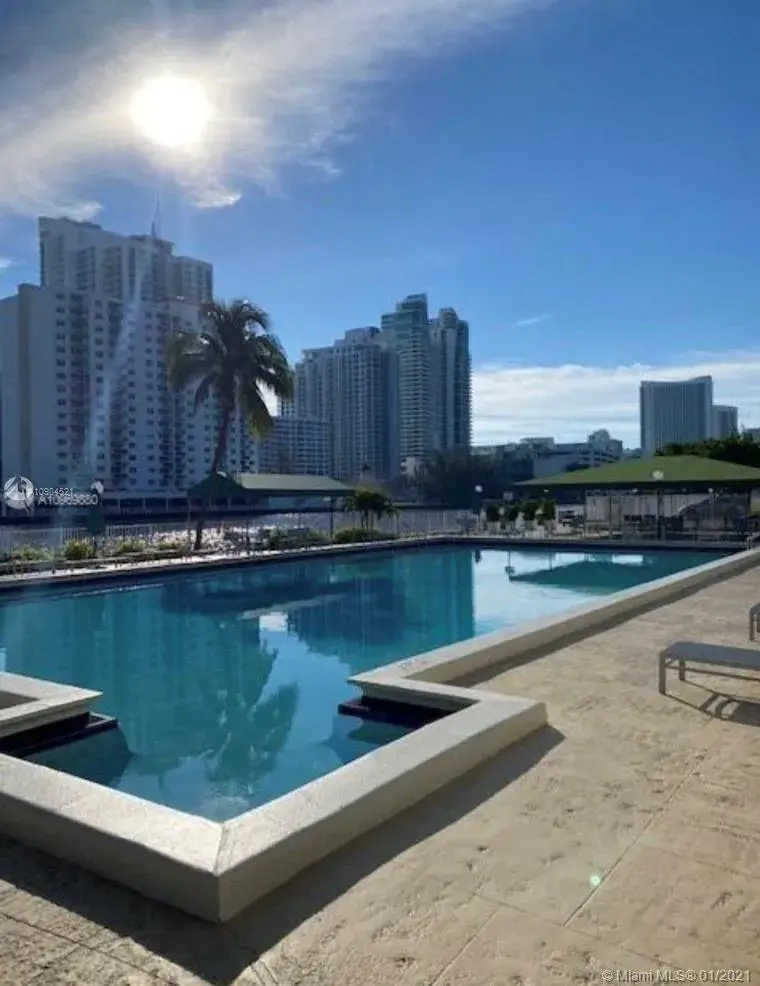 800 Parkview Dr # 725, Hallandale Beach FL 33009