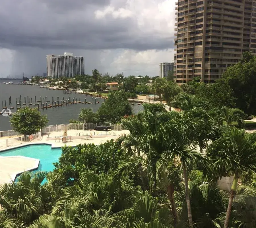 11111 Biscayne Blvd, Miami FL 33181