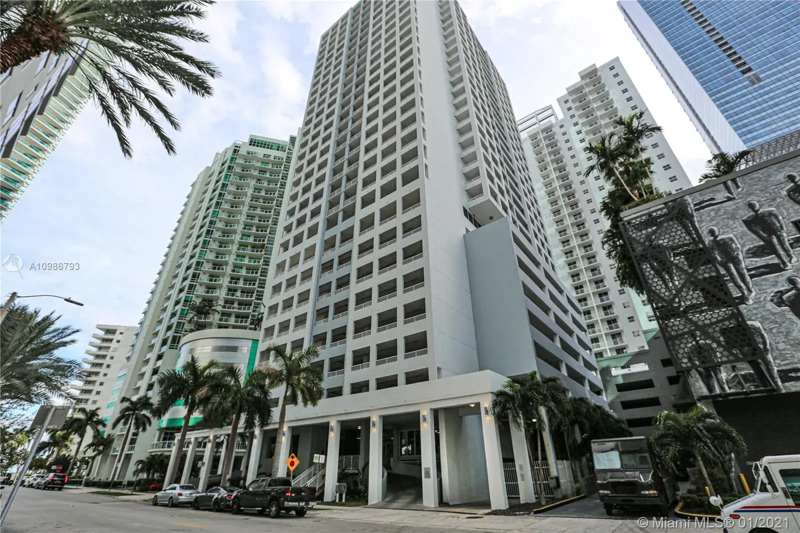 1 bedroom 1 bath Residential Lease for rent at 170 SE 14th St # 2207, Miami FL 33131