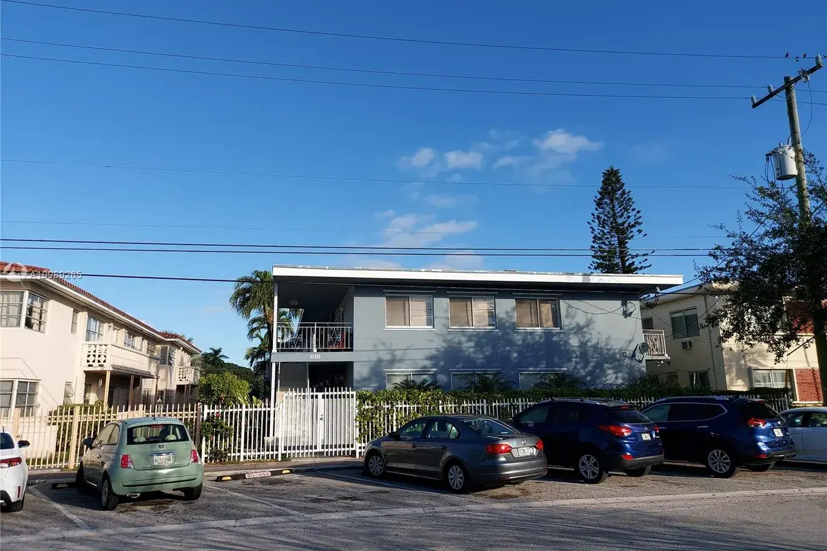 2033 Calais Dr # 4, Miami Beach FL 33141