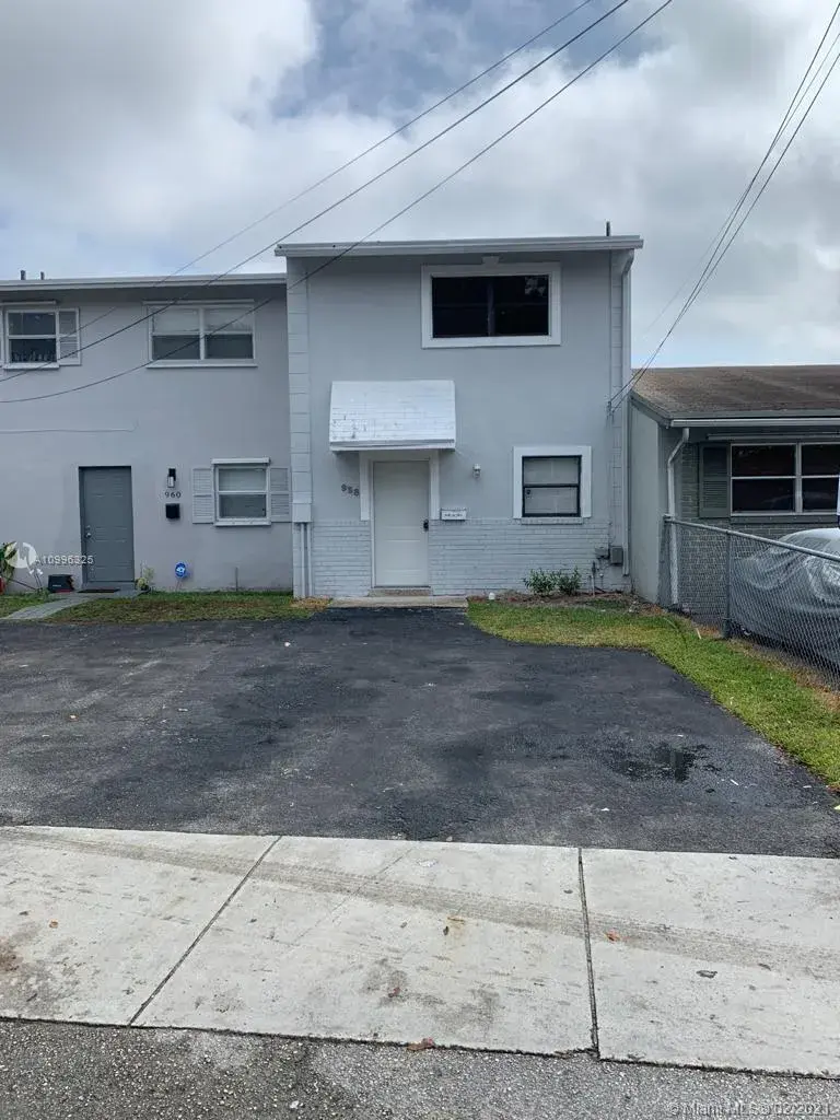 2 bedroom 1 bath Residential for sale at 958 NW 24th Ave, Fort Lauderdale FL 33311