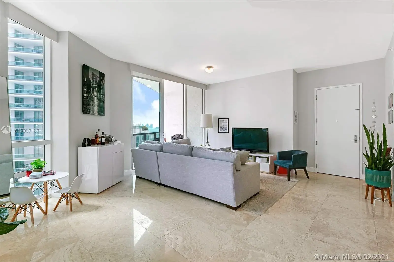 218 SE 14th St # 802, Miami FL 33131