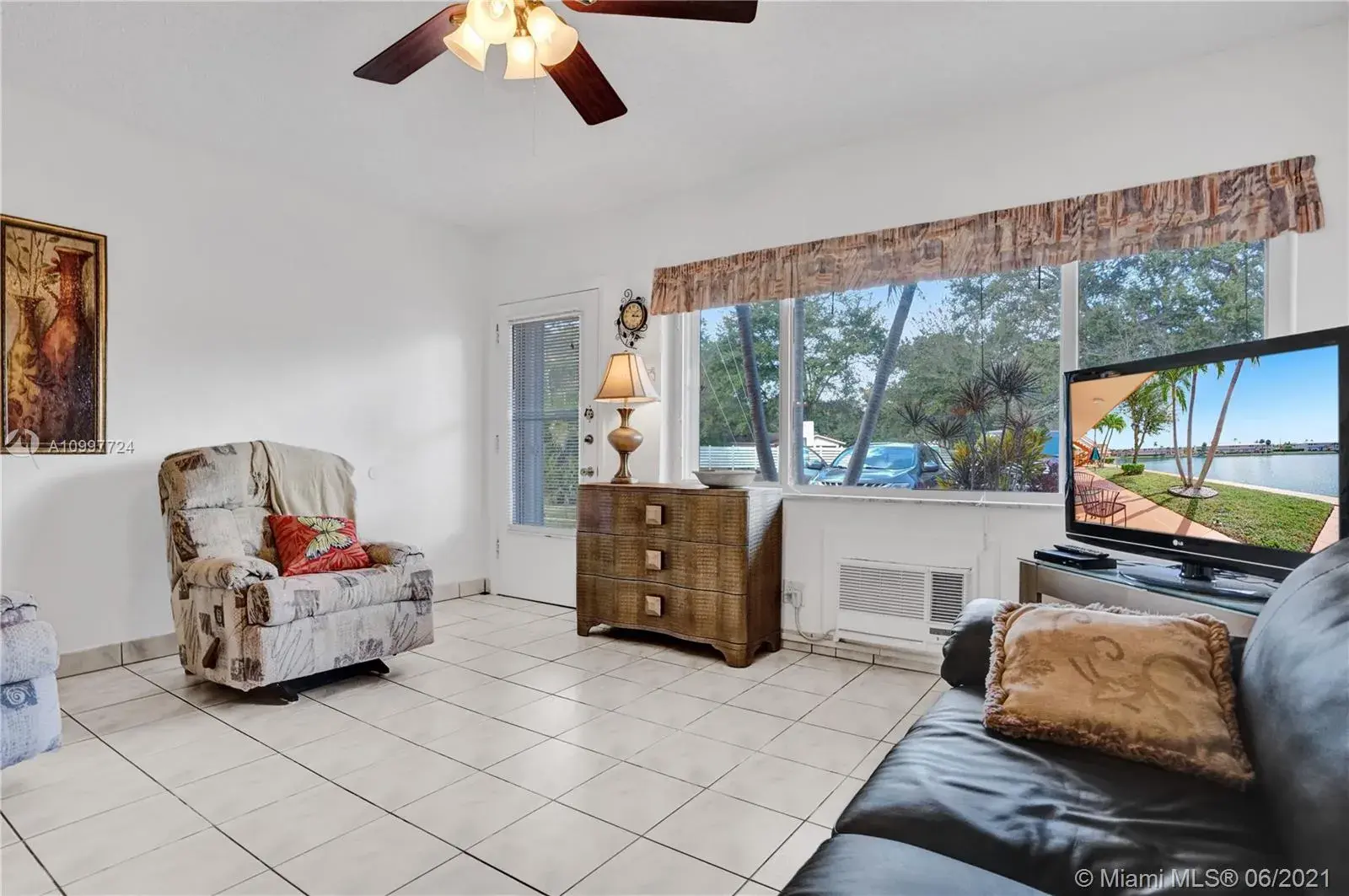 920 SW 10th Ter, Hallandale Beach FL 33009