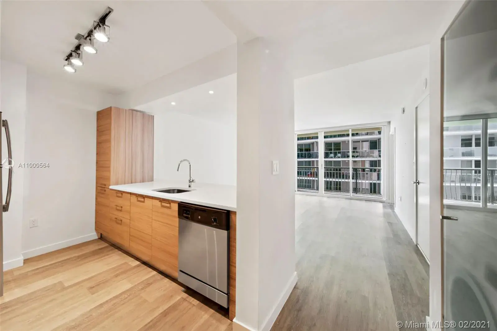 1 bedroom 1 bath Residential Lease for rent at 1756 N Bayshore Dr # 29L, Miami FL 33132