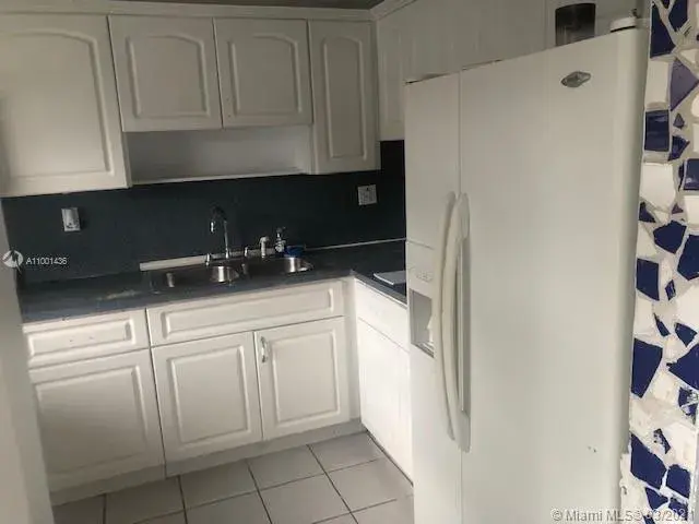 2 bedroom 1 bath Residential for sale at 250 W Park Dr # 5, Miami FL 33172