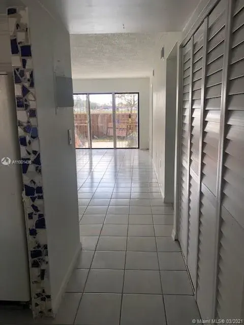 250 W Park Dr # 5, Miami FL 33172