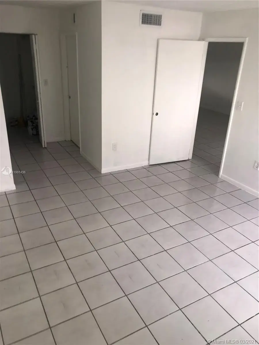 250 W Park Dr # 5, Miami FL 33172