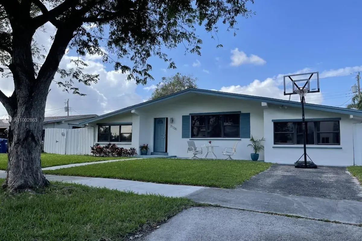 21230 NE 26th Ave, Miami FL 33180