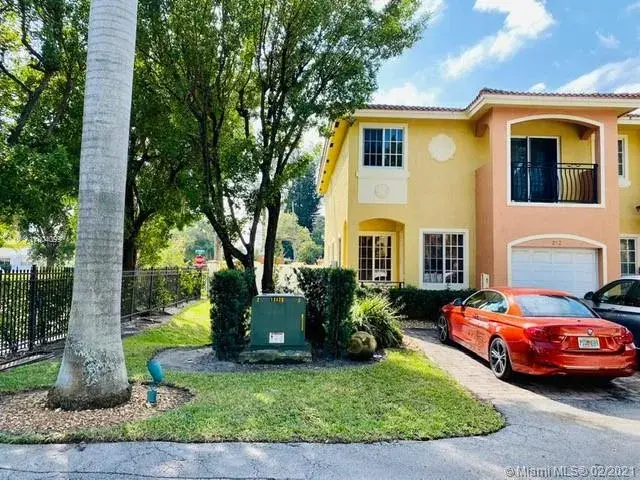 3 bedroom 2 bath Residential Lease for rent at 252 SE 2nd Ave # 252, Hallandale Beach FL 33009