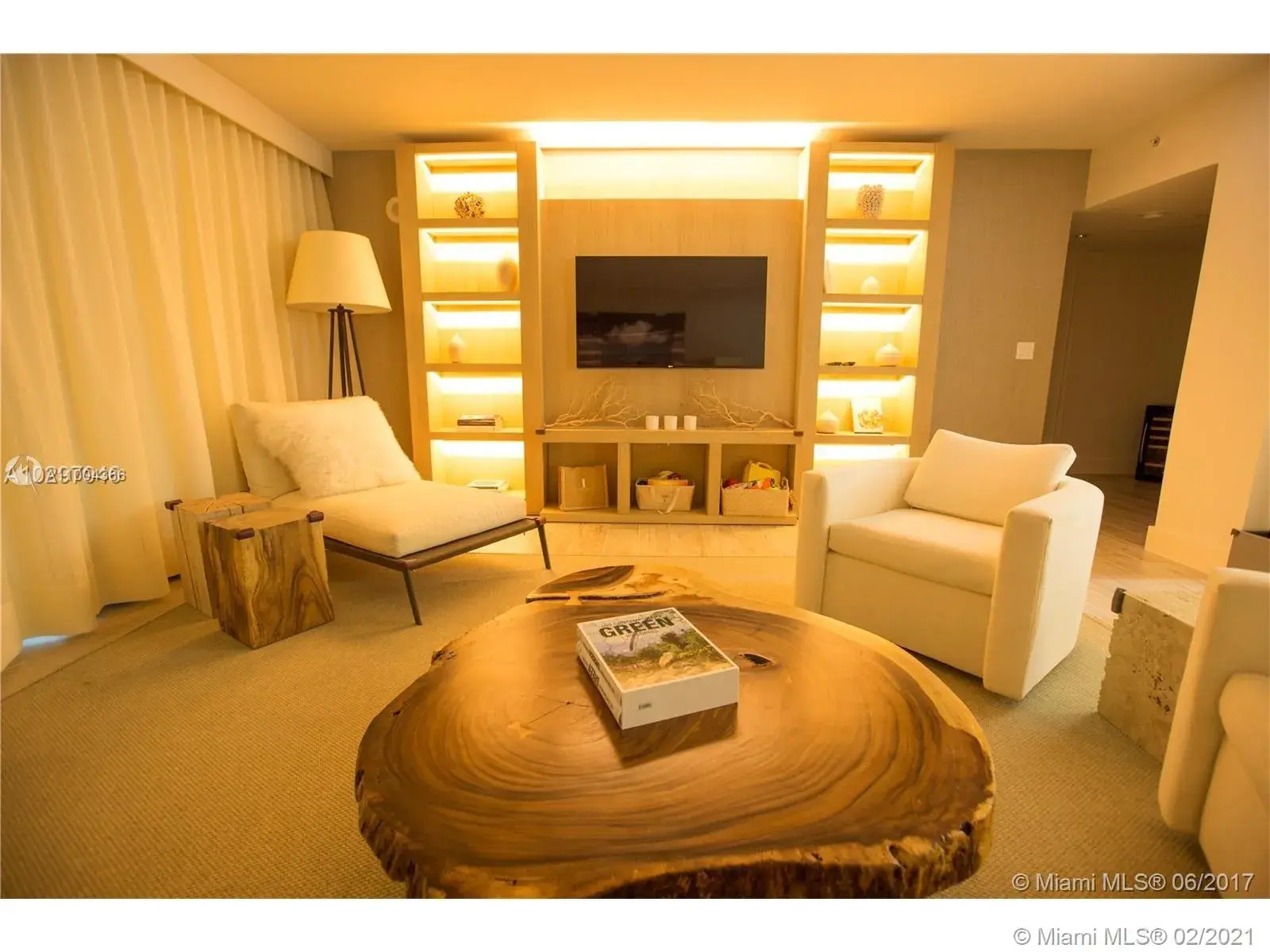 2 bedroom 2 bath for sale at 102 24th St # 1115, Miami Beach FL 33139