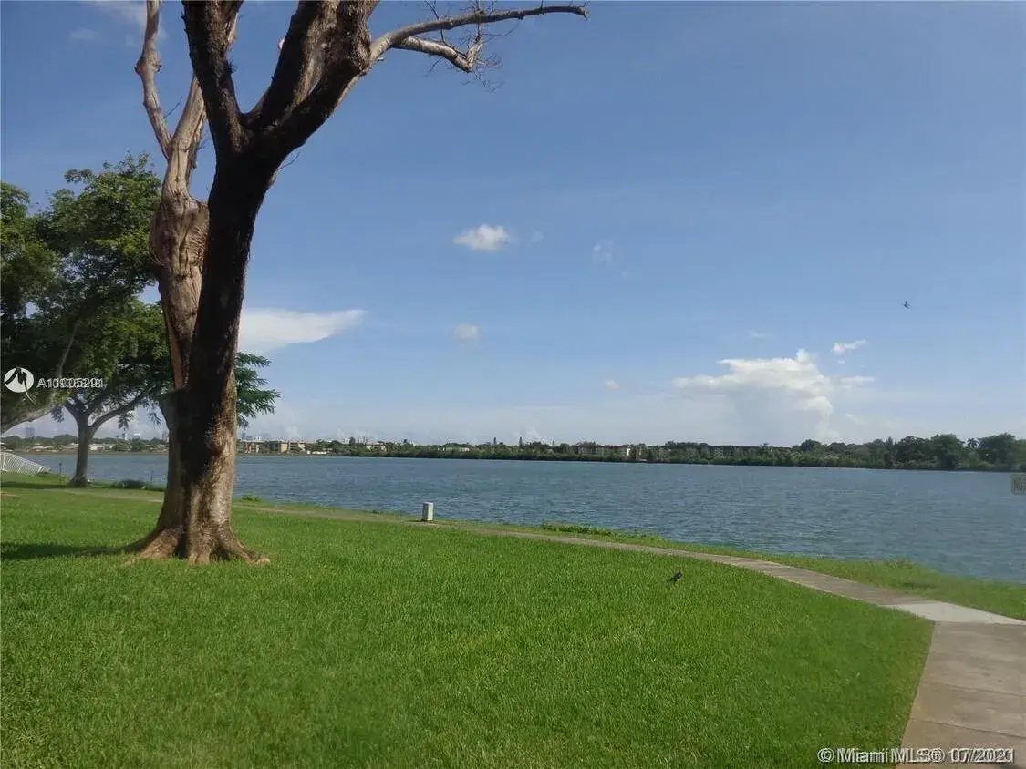 2 bedroom 2 bath Residential for sale at 20850 San Simeon Way # 5, Miami FL 33179