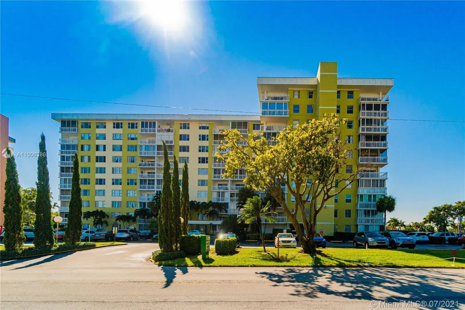 1 bedroom 1 bath Residential for sale at 4400 Hillcrest Dr # 604A, Hollywood FL 33021