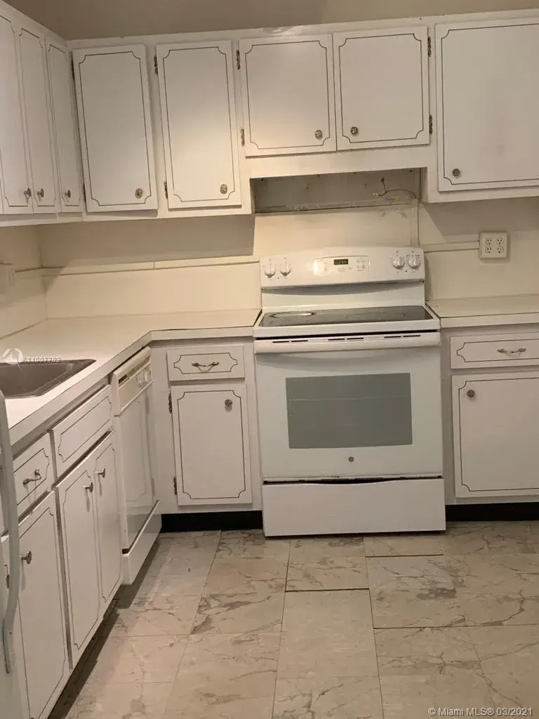 10185 Collins Ave # 907, Bal Harbour FL 33154