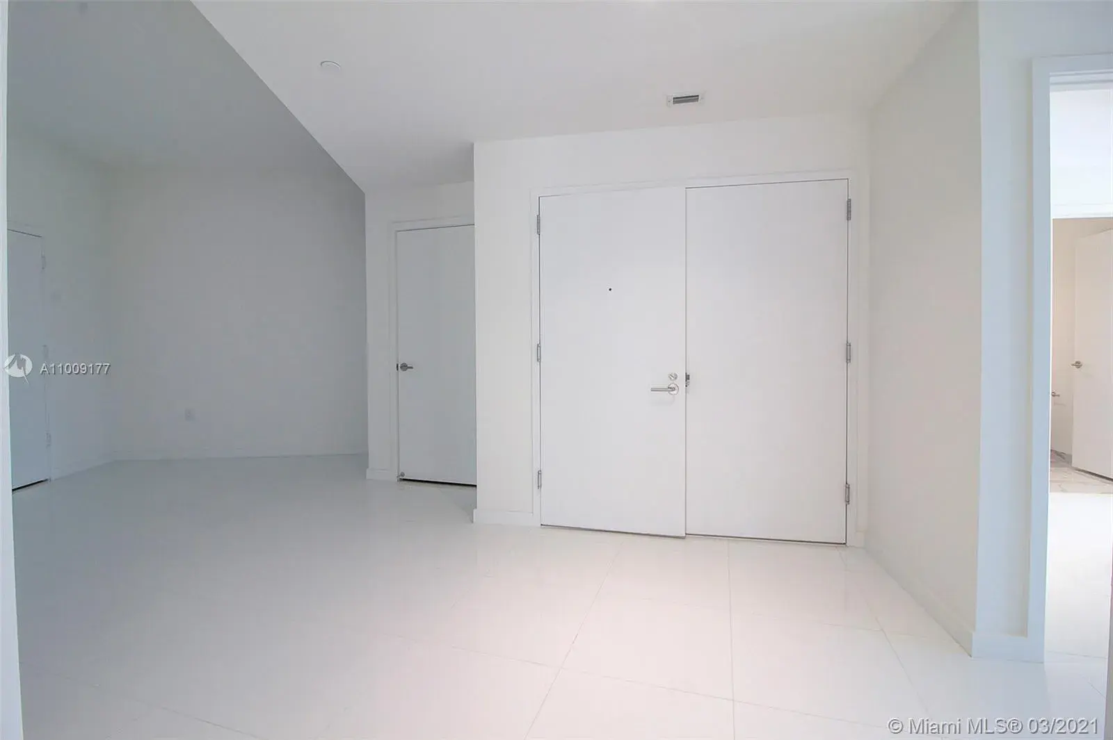 851 NE 1st Ave # 1411, Miami FL 33132