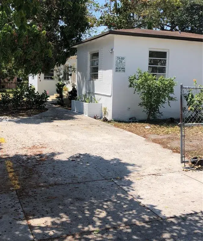 1250 NW 58th St, Miami FL 33142