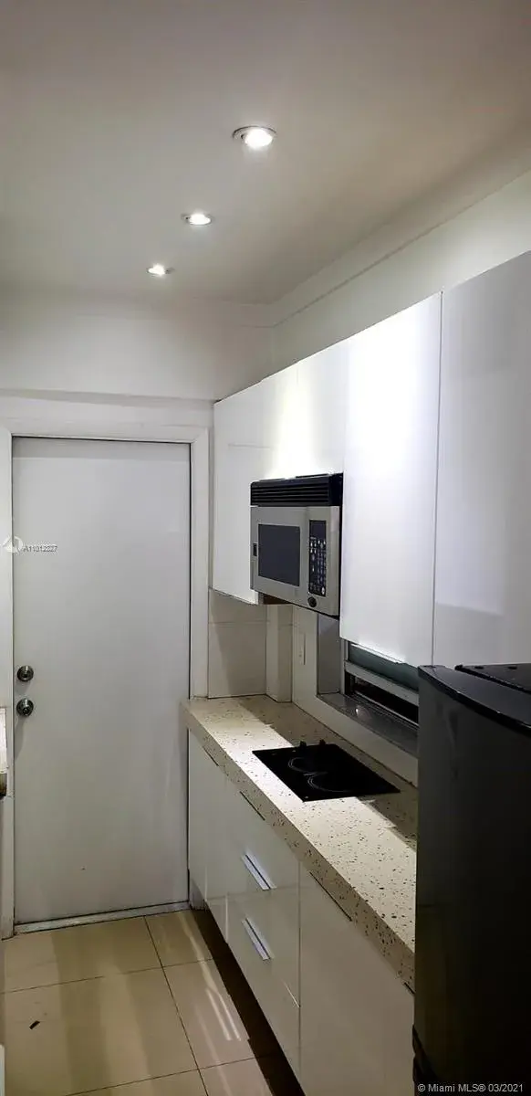 5652 Hayes St, Hollywood FL 33021