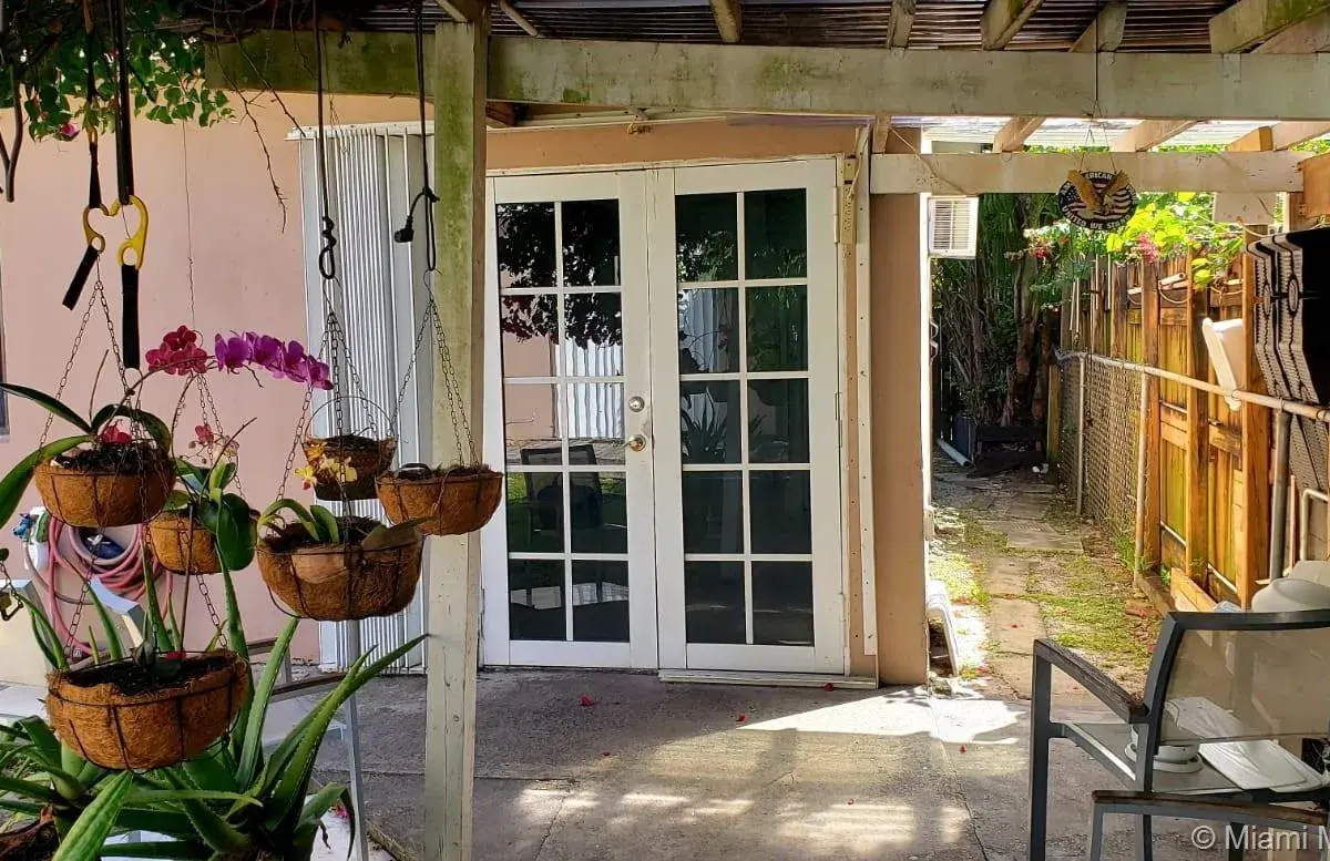5652 Hayes St, Hollywood FL 33021