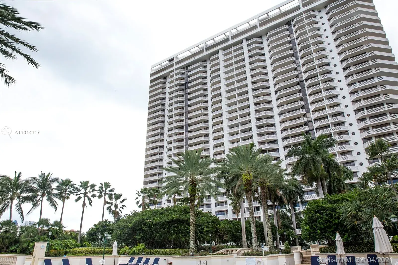 2 bedroom 2 bath Residential for sale at 2000 Island Blvd # 703, Aventura FL 33160