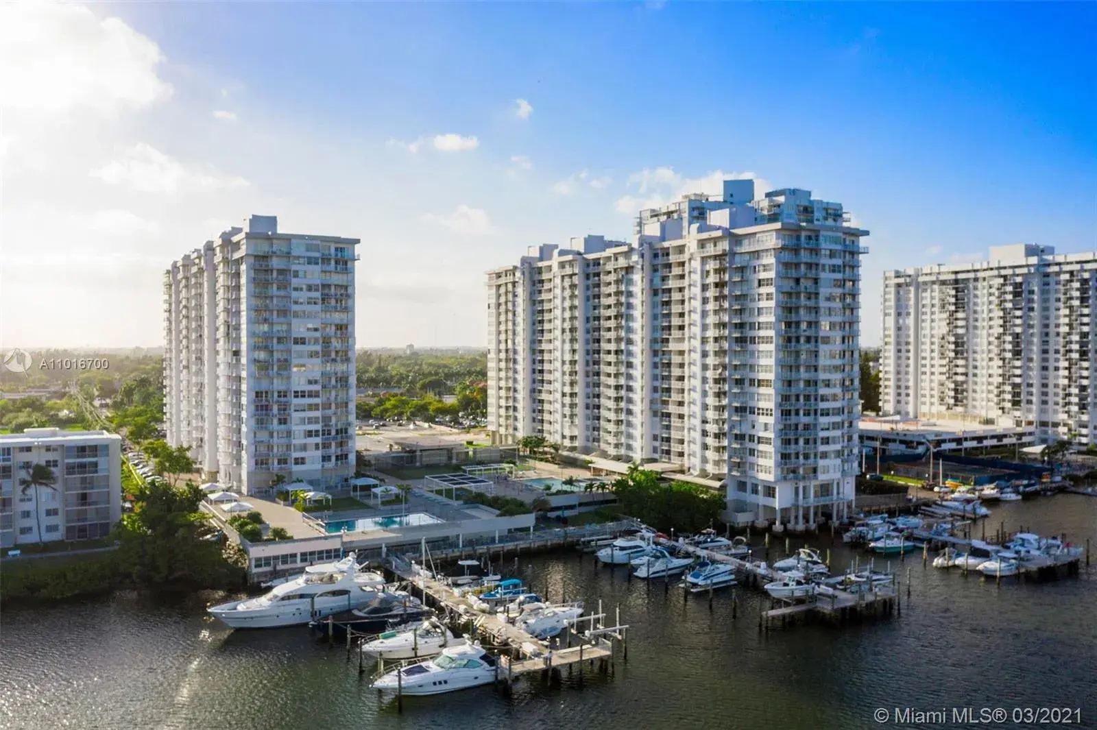 2 bedroom 2 bath Residential Lease for rent at 18041 Biscayne blvd # 4, Aventura FL 33160