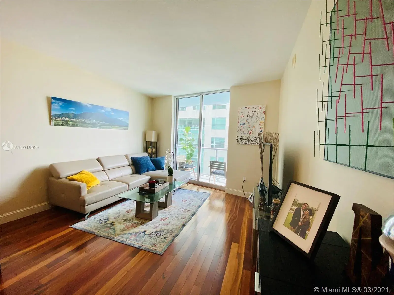 1 bedroom 1 bath Residential for sale at 185 SW 7th St # 1708, Miami FL 33130