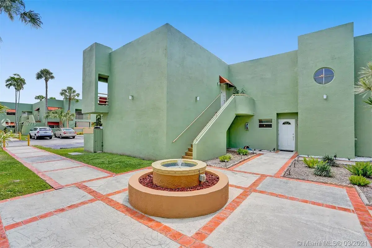 11061 NW 7th St # 12, Miami FL 33172