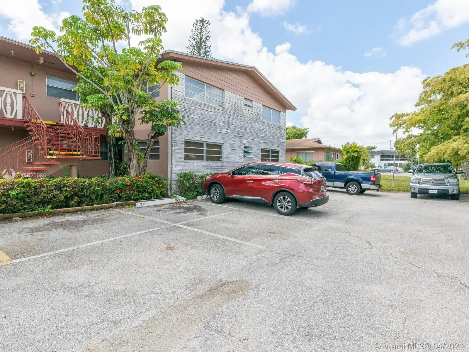 1 bedroom 1 bath Residential for sale at 270 NE 191st St # 119, Miami FL 33179