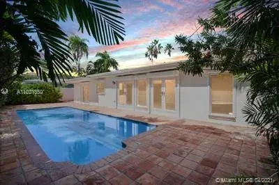 200 W Mashta Dr, Key Biscayne FL 33149