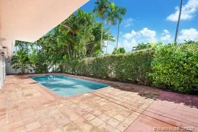 200 W Mashta Dr, Key Biscayne FL 33149