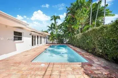 200 W Mashta Dr, Key Biscayne FL 33149
