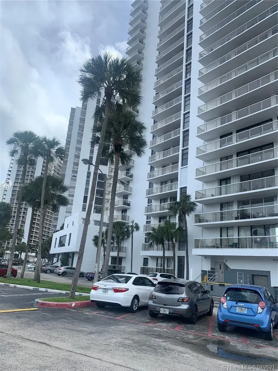 2 bedroom 1 bath Residential for sale at 3701 N Country Club Dr # 203, Aventura FL 33180