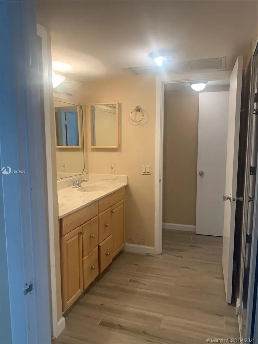 3701 N Country Club Dr # 203, Aventura FL 33180