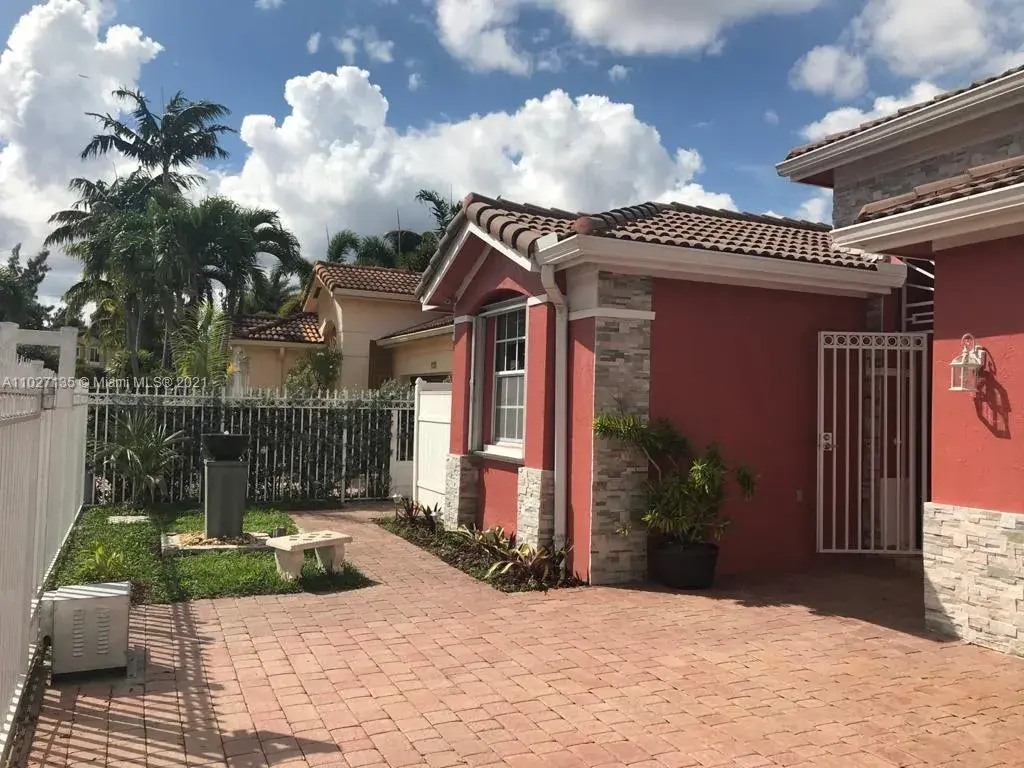 15545 SW 41st Ter, Miami FL 33185