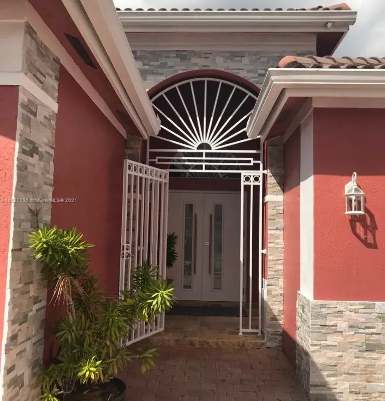 15545 SW 41st Ter, Miami FL 33185
