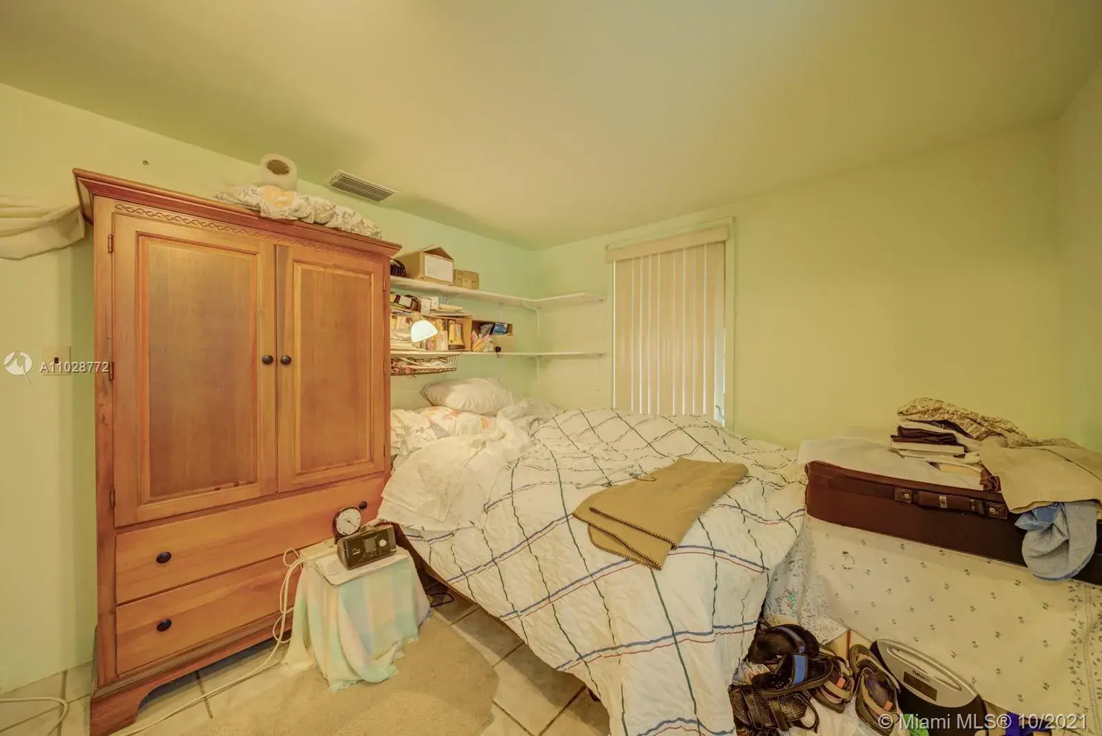 477 NE 154th St, Miami FL 33162