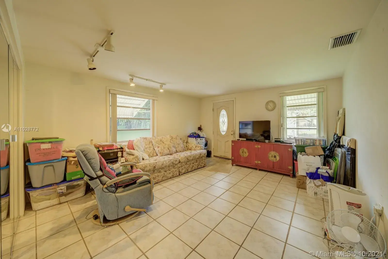 477 NE 154th St, Miami FL 33162