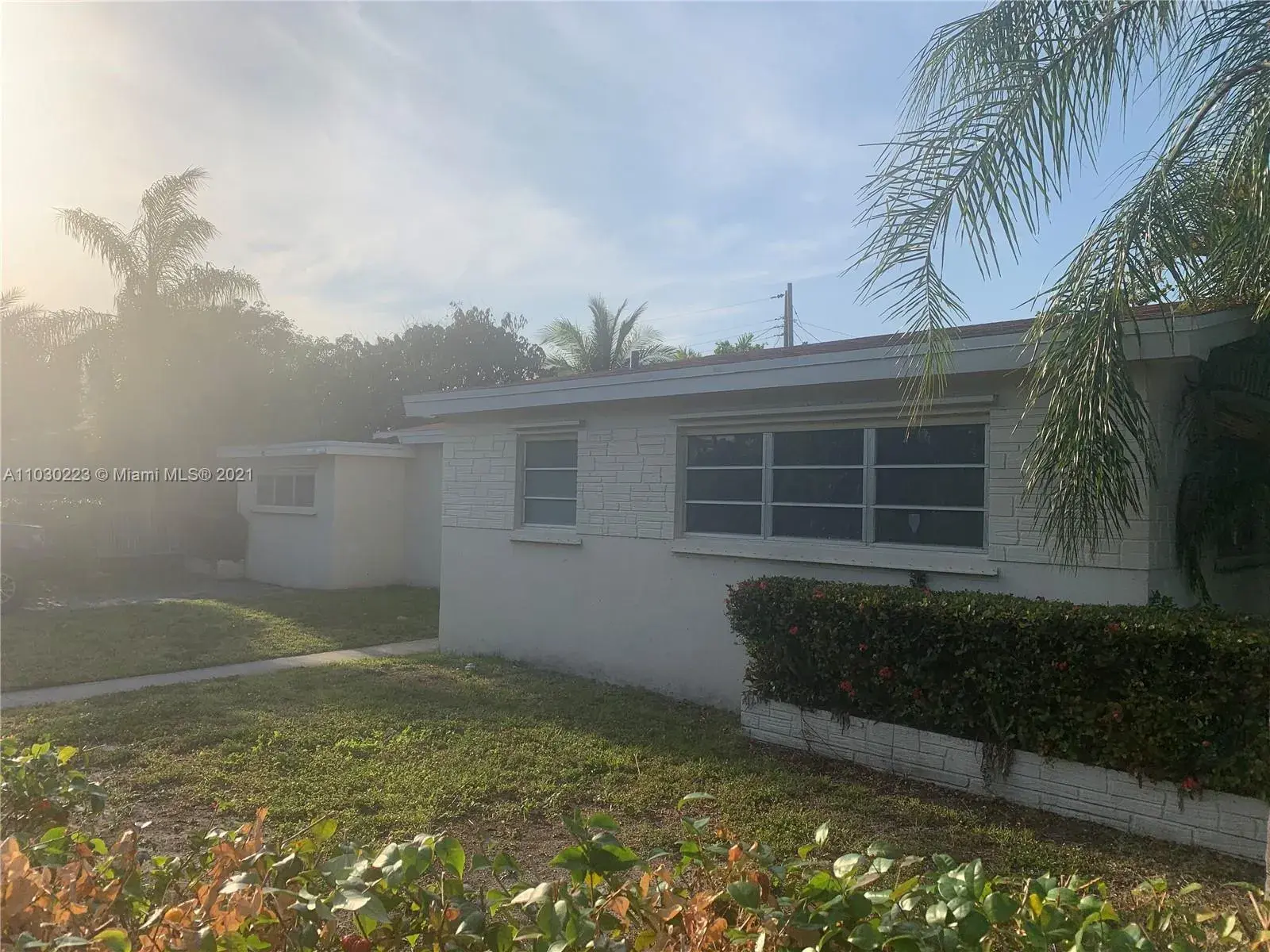 3 bedroom 2 bath Residential for sale at 2565 NE 207th St, Miami FL 33180
