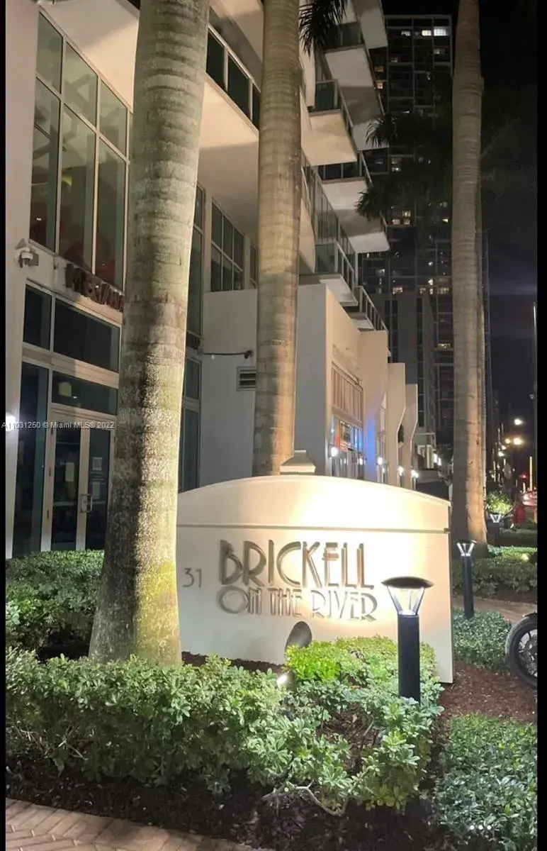 41 SE 5th St # 406, Miami FL 33131