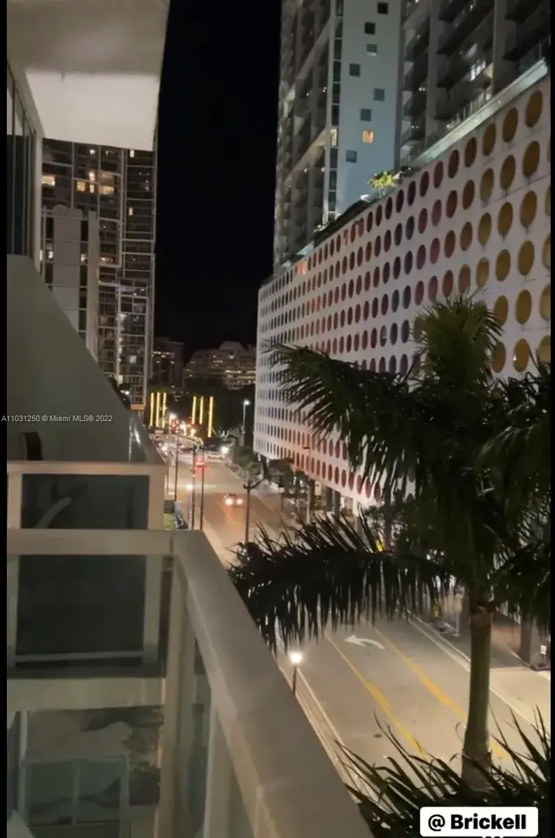 41 SE 5th St # 406, Miami FL 33131