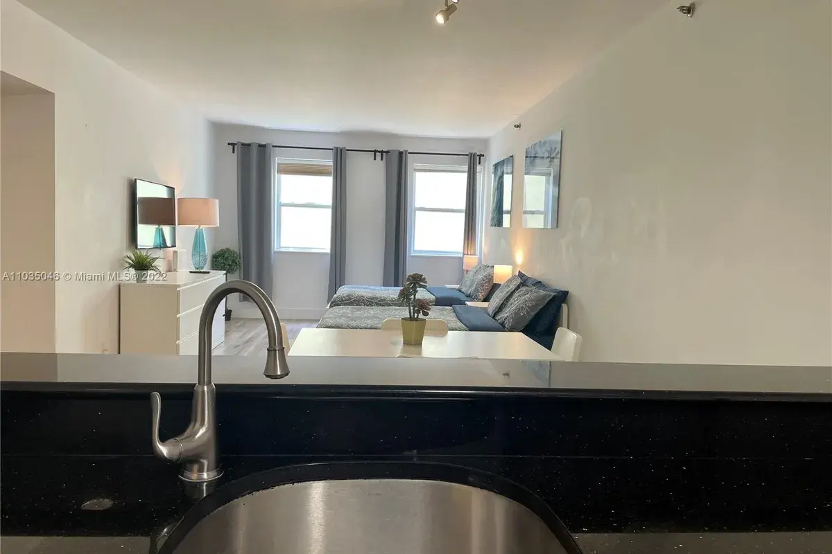 834 Ocean Dr # 406, Miami Beach FL 33139