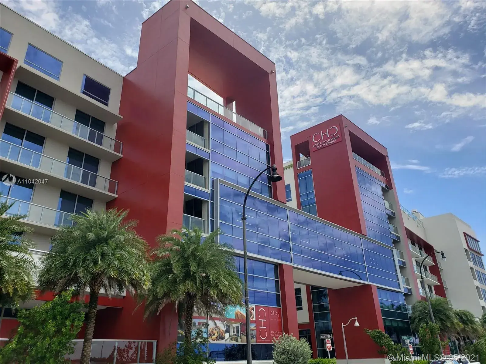 1 bedroom 1 bath Residential for sale at 777 N Ocean Dr # S401, Hollywood FL 33019