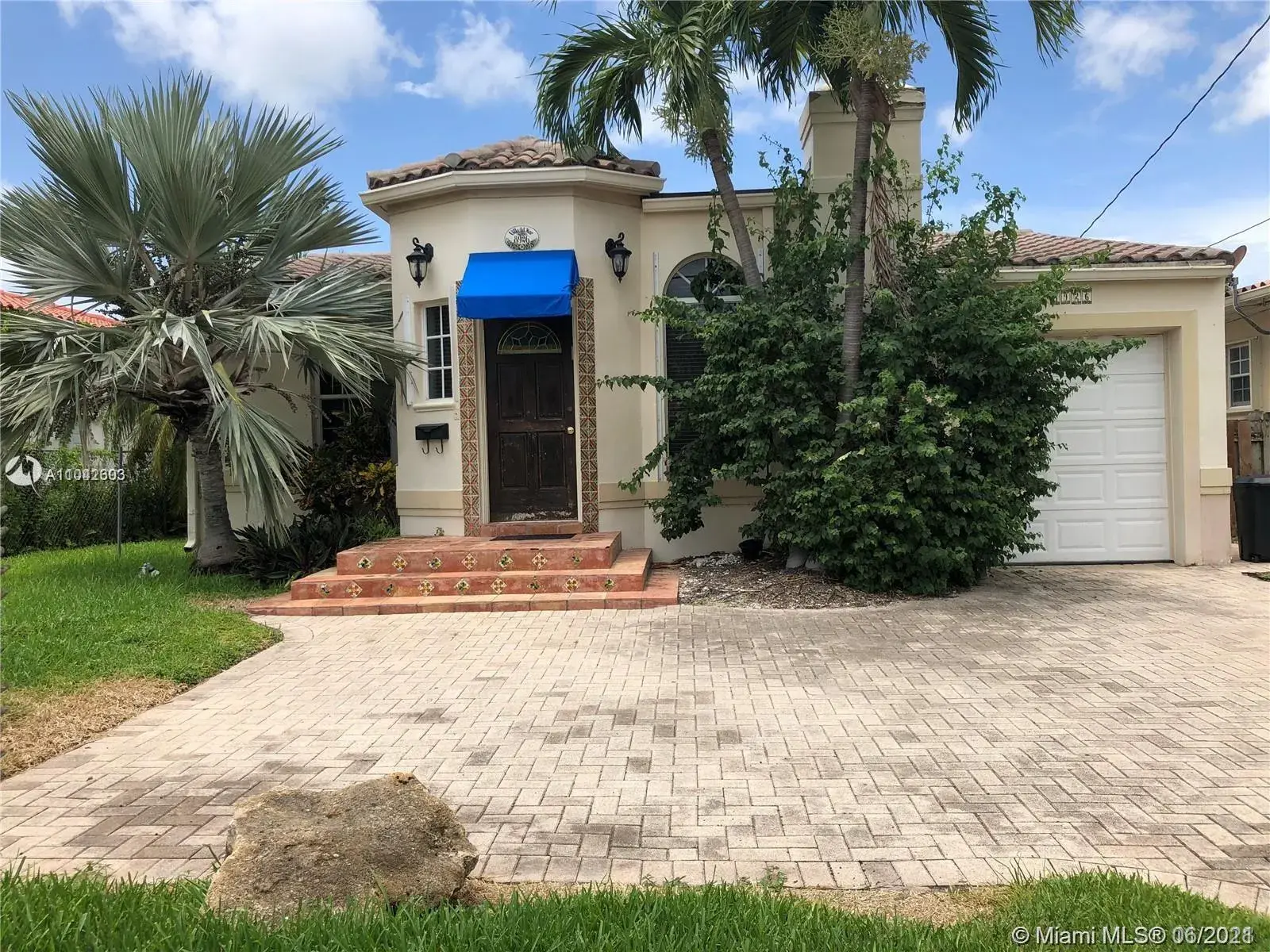 3 bedroom 2 bath for sale at 8926 Emerson Ave, Surfside FL 33154